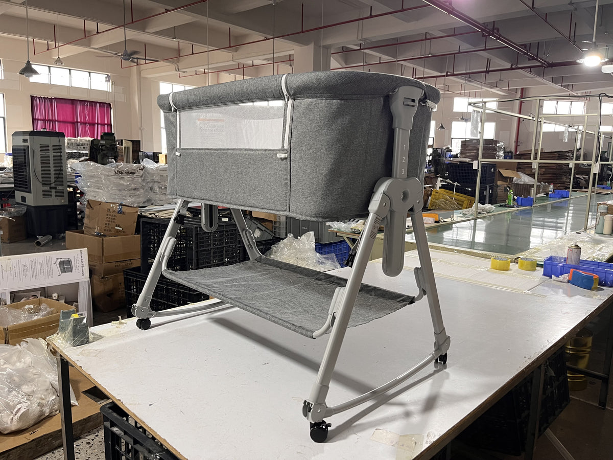 Vomeast Baby Bassinet with Wheels and Storage Basket,Gray
